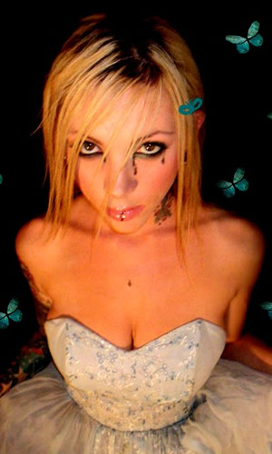 Los Angeles In This Moment star Maria Brink... click here to watch their vid on YouTube