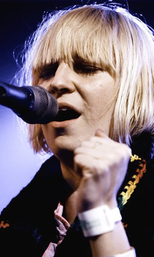 See Sia's cracking new vid on YouTube by clicking here