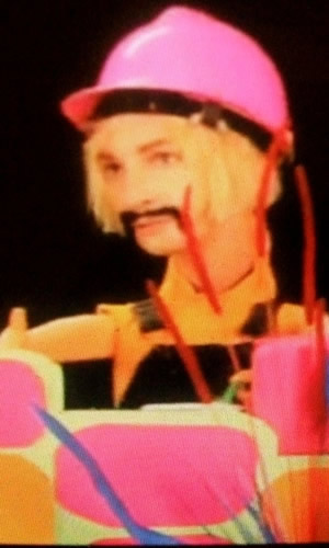 Sia's puppetry of the pen is great without the pen... see her cracking new vid on YouTube by clicking here